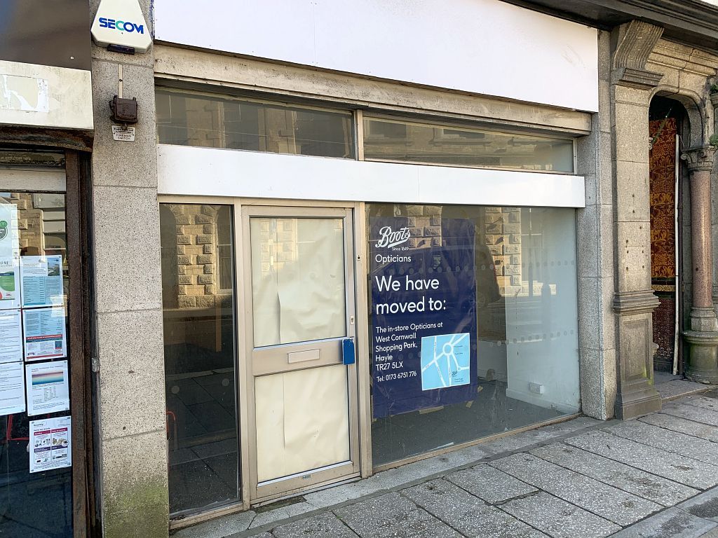 Retail premises to let in Commercial Street, Camborne TR14, £9,000 pa