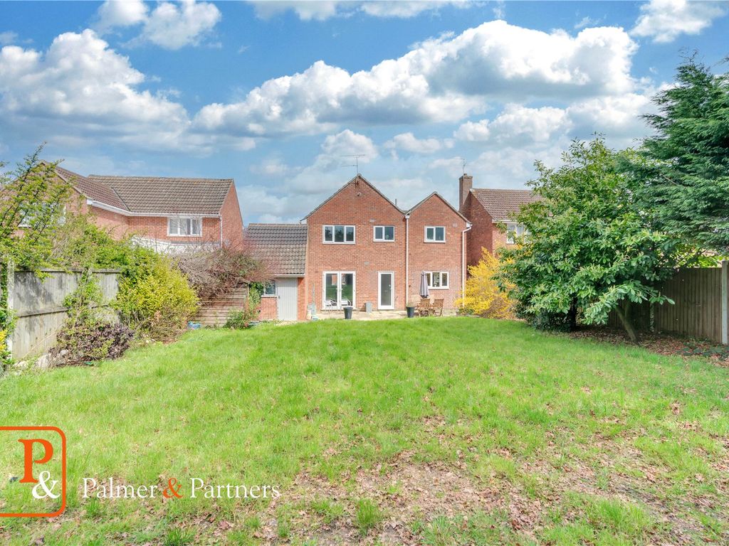 4 bed detached house for sale in Blackwater Avenue, Colchester, Essex CO4, £425,000