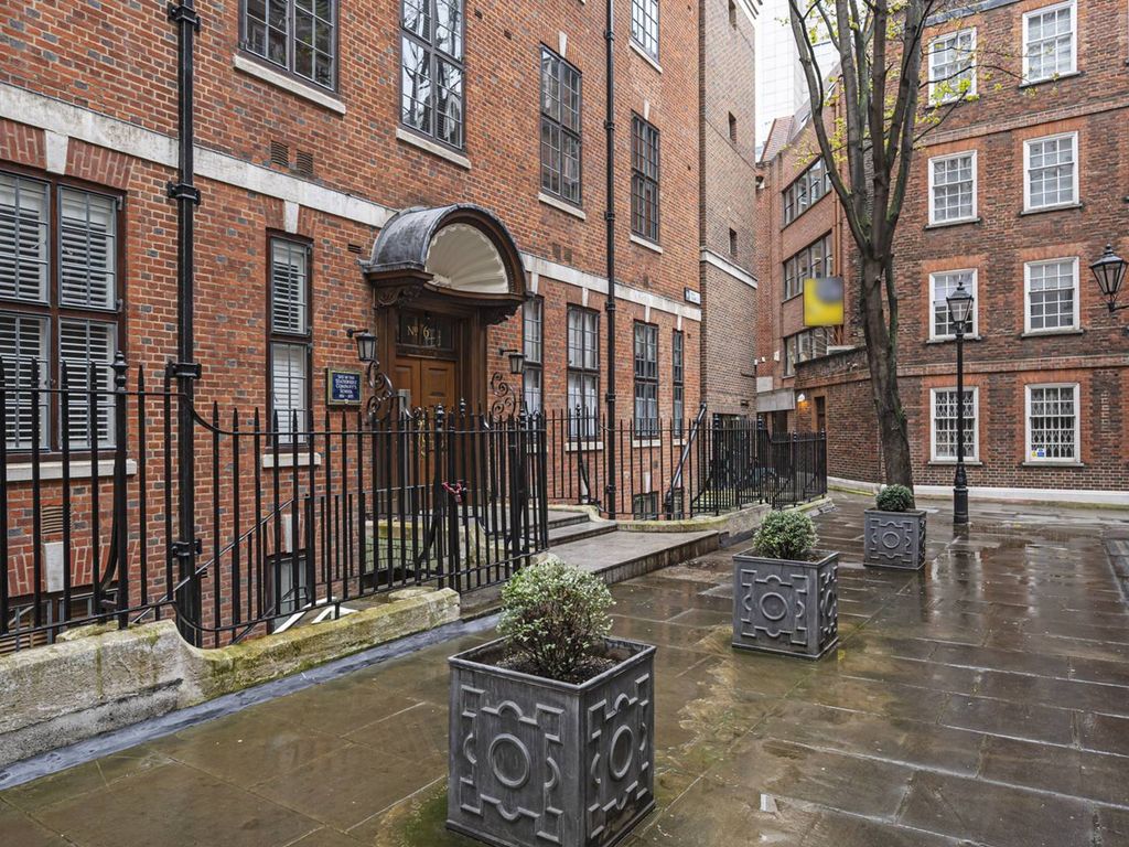2 bed flat for sale in Fleet Street, St Pauls, London EC4A, £1,100,000