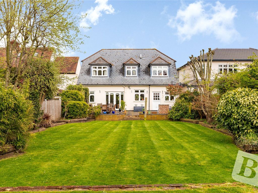 5 bed detached house for sale in Doddinghurst Road, Brentwood, Essex CM15, £950,000