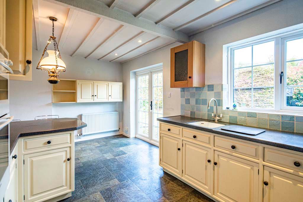 4 bed detached house for sale in Harptree Cottage, Aldworth RG8, £650,000