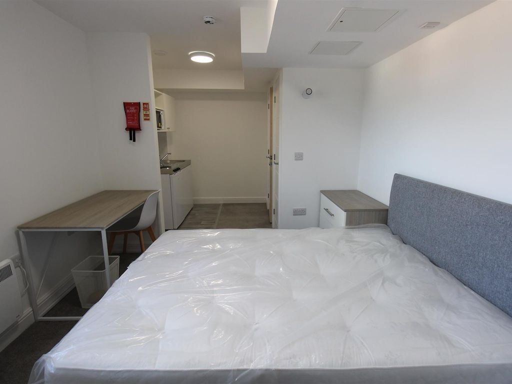Studio to rent in St. Marys Place, Southampton SO14, £1,250 pcm