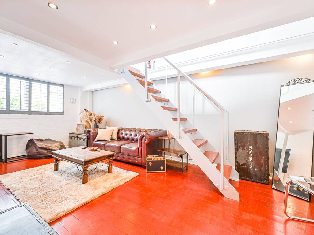 1 bed maisonette for sale in Ashby Mews, Brixton, London SW2, £495,000