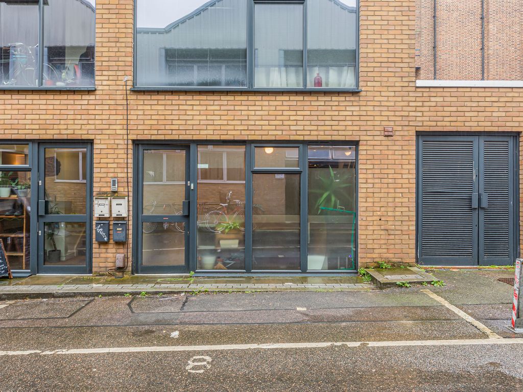 Office to let in Shelford Place, London N16, £15,000 pa