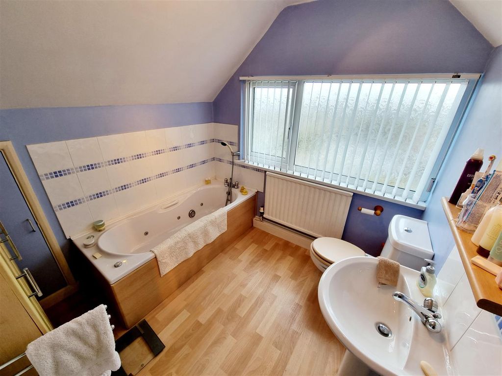 4 bed detached bungalow for sale in Highfield Park Road, Launceston PL15, £365,000