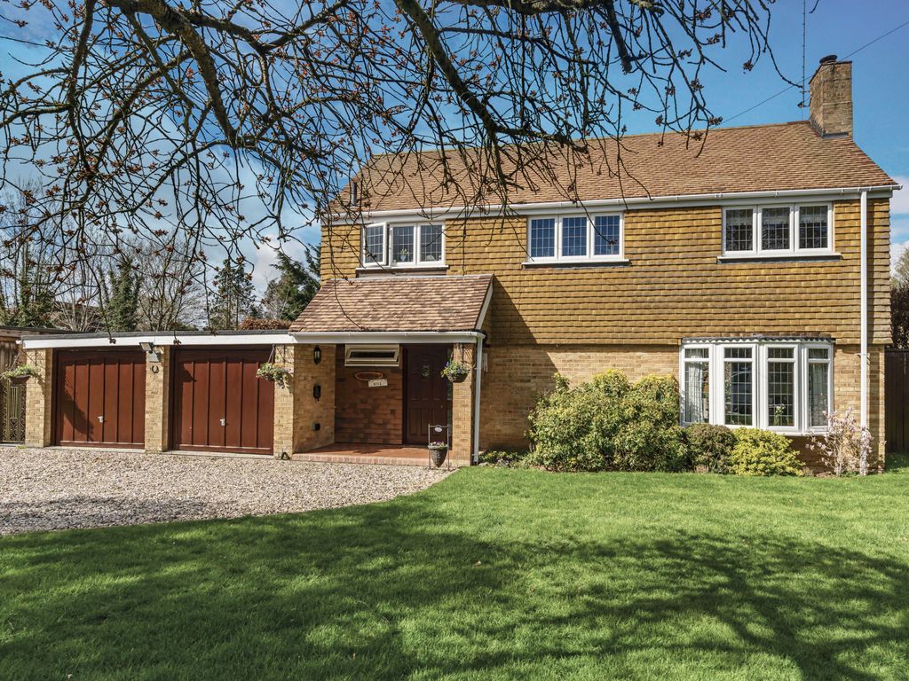 4 bed detached house for sale in Bell Court, Hurley, Berkshire SL6, £1,250,000