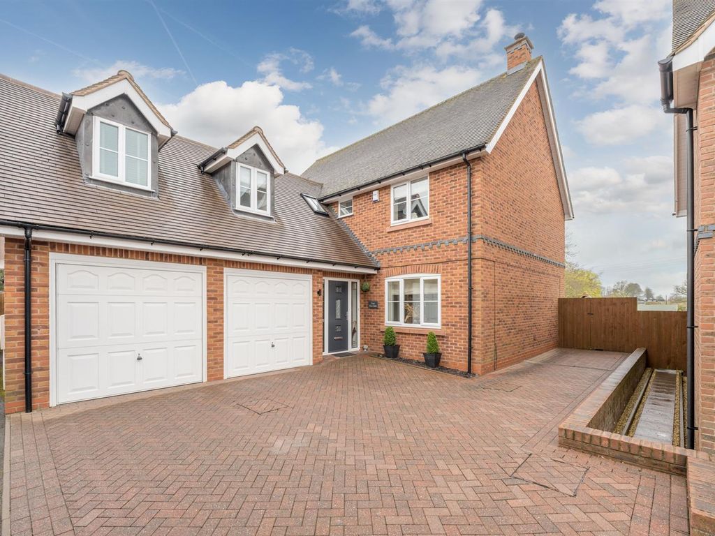 5 bed detached house for sale in The Oaks, Alveley WV15, £525,000