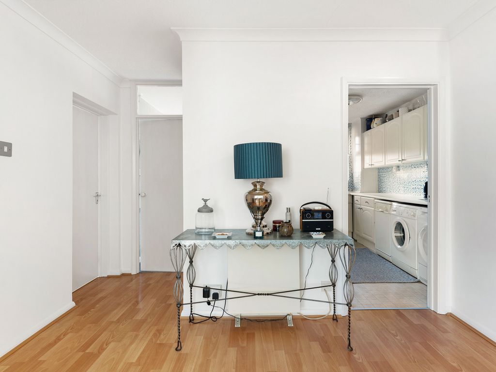 2 bed flat for sale in Northumberland Avenue, London E12, £360,000