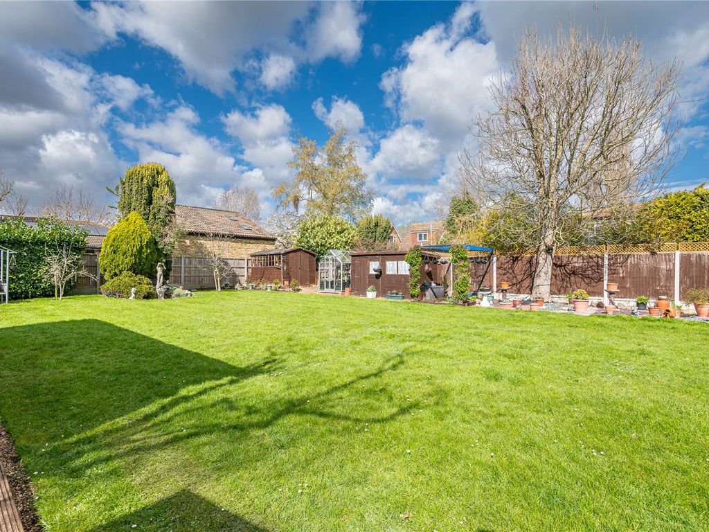 5 bed detached house for sale in Little Wakering Road, Barling Magna SS3, £750,000