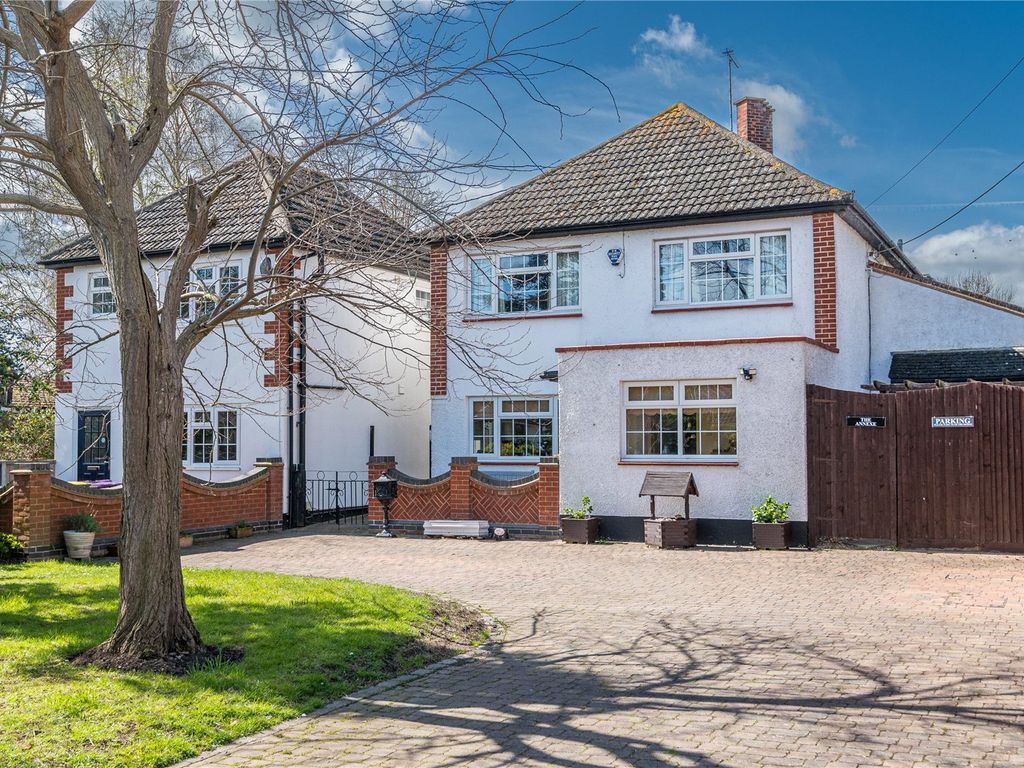 7 bed detached house for sale in Little Wakering Road, Barling Magna, Essex SS3, £1,145,000