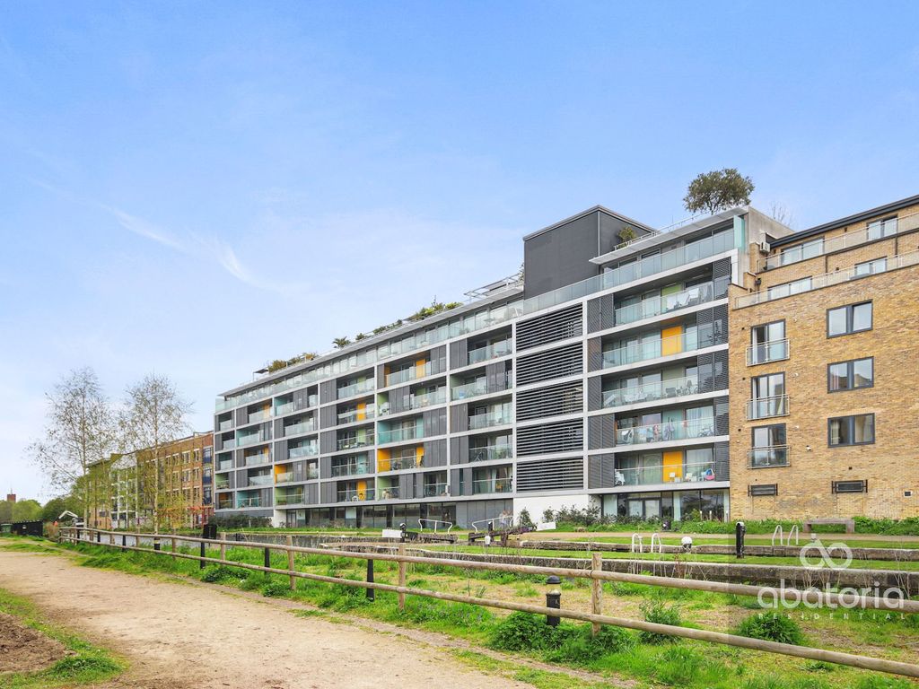 1 bed flat for sale in Candy Wharf, 22 Copperfield Road, London E3, £425,000