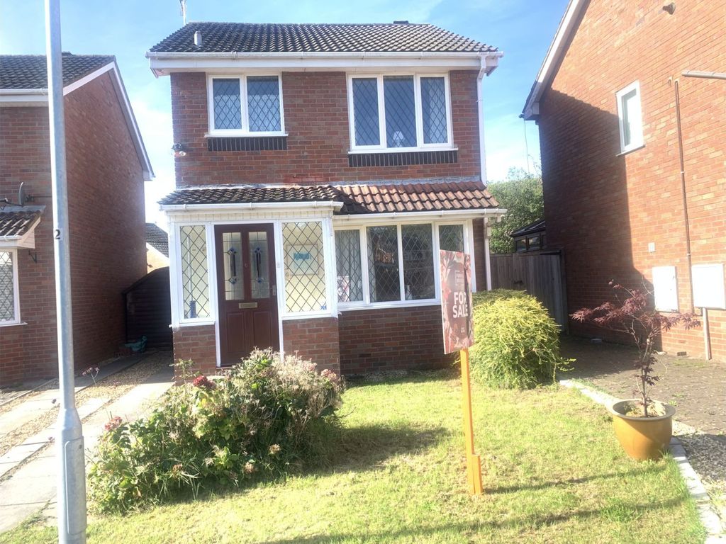 3 bed detached house for sale in Clayton Close, Bristol BS20, £400,000