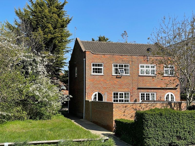 3 bed semi-detached house for sale in Sadlers, Maidenhead SL6, £479,500