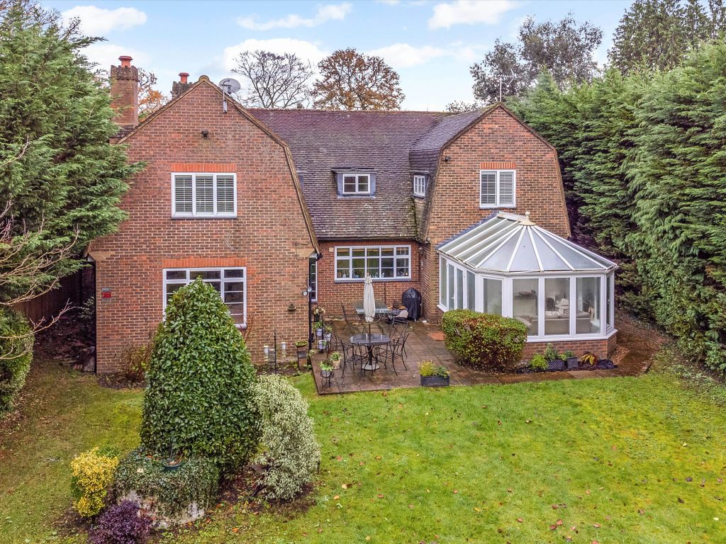 5 bed detached house for sale in Broomfield Park, Sunningdale, Berkshire SL5, £1,199,000