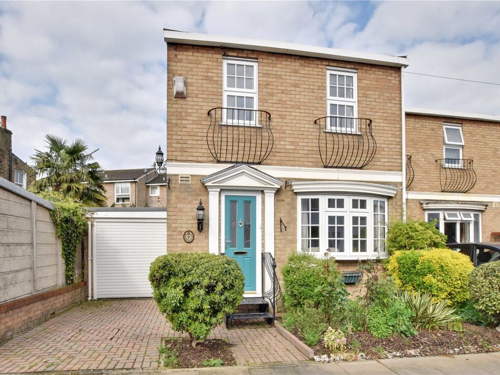 3 bed end terrace house for sale in Bowater Place, Blackheath, London SE3, £650,000