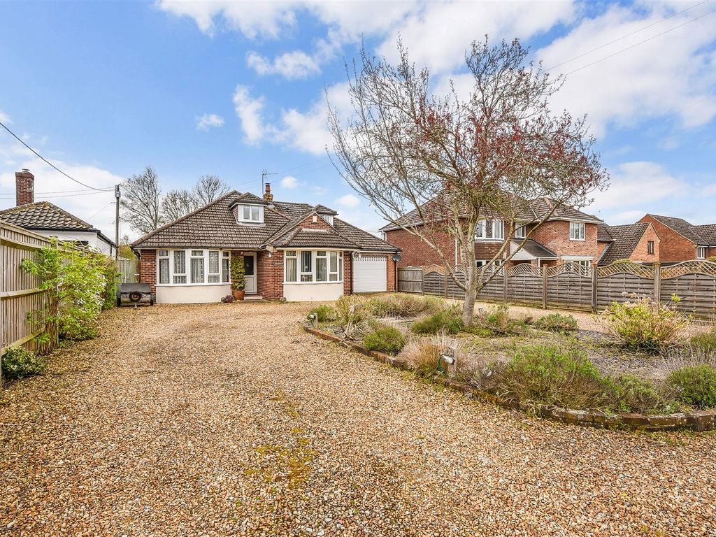 4 bed detached bungalow for sale in Old Salisbury Road, Abbotts Ann, Andover SP11, £575,000