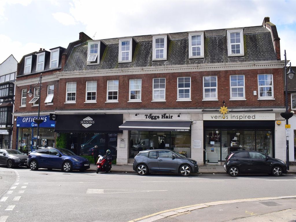 Office to let in The Broadway, Woodford Green IG8, £25,000 pa