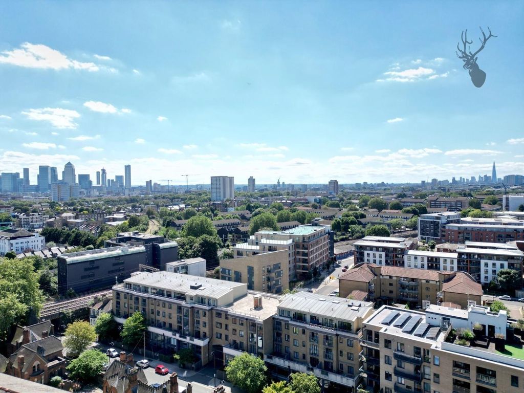 2 bed flat for sale in Fairfield Road, London E3, £400,000