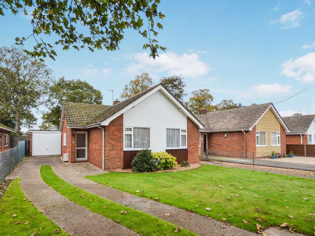 2 bed detached bungalow for sale in Parkside, Little Paxton, St. Neots PE19, £375,000