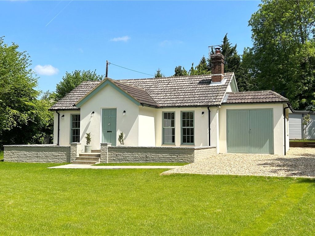 3 bed bungalow for sale in Froxfield, Petersfield, Hampshire GU32, £800,000