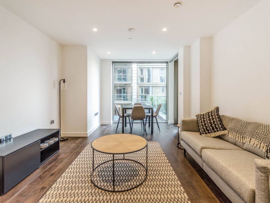 1 bed flat for sale in Royal Mint Gardens, City, London E1, £650,000