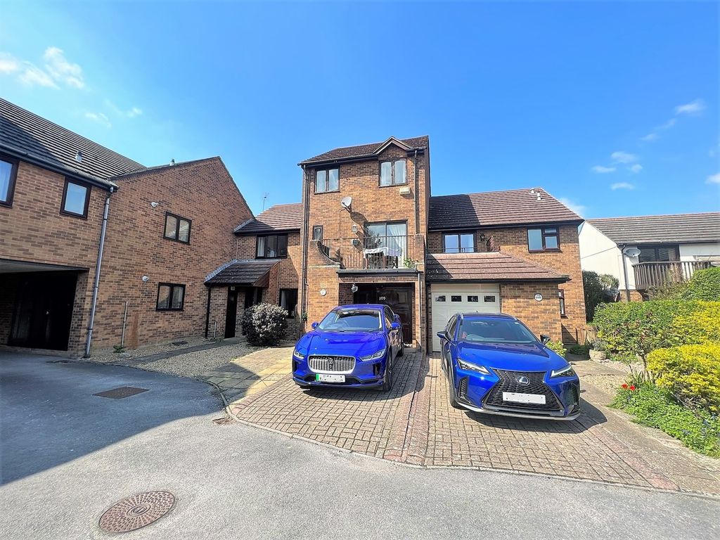 4 bed town house for sale in Catalina Drive, Baiter Park, Poole BH15, £475,000