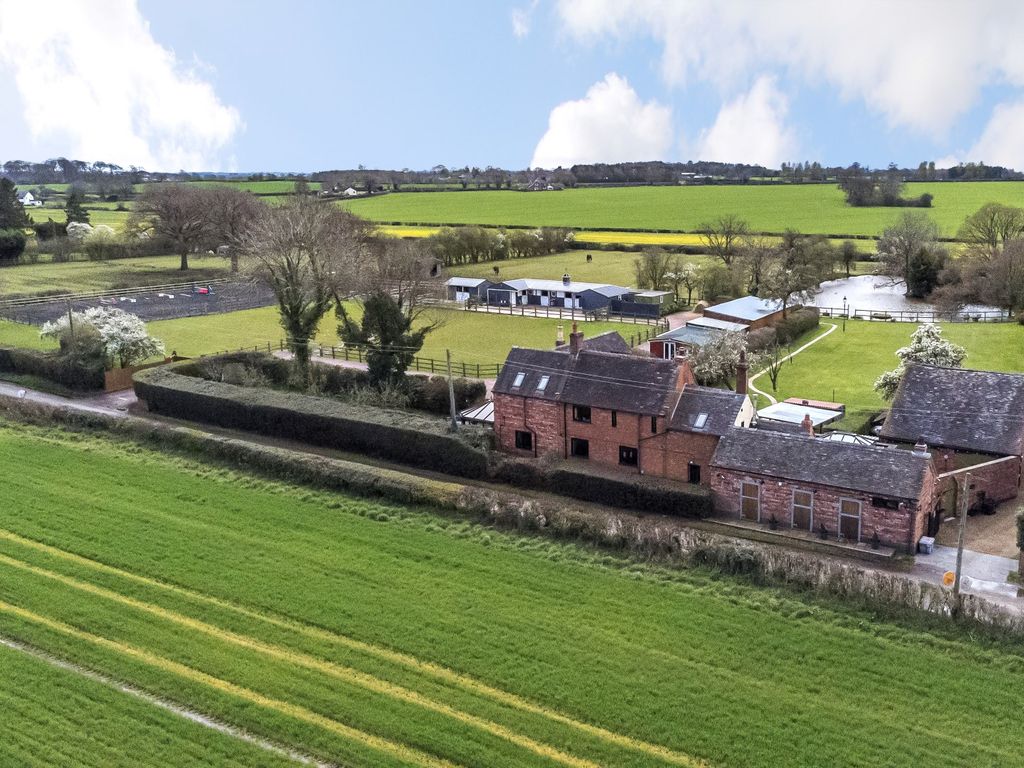 4 bed equestrian property for sale in Cash Lane, Eccleshall, Stafford ST21, £1,195,000