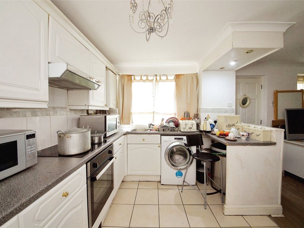3 bed terraced house for sale in Sunderland Way, Wanstead E12, £475,000
