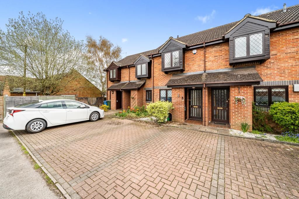 2 bed terraced house for sale in Ascot, Berkshire SL5, £400,000