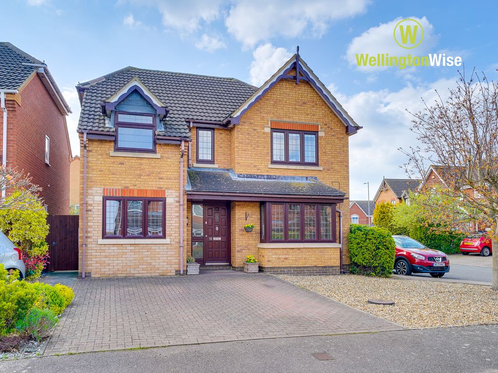 4 bed detached house for sale in Thomas Way, Royston SG8, £560,000