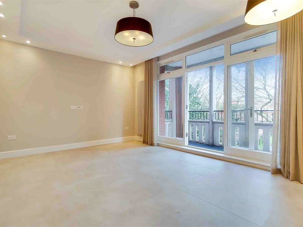 4 bed flat to rent in Fitzjohns Avenue, London NW3, £7,800 pcm