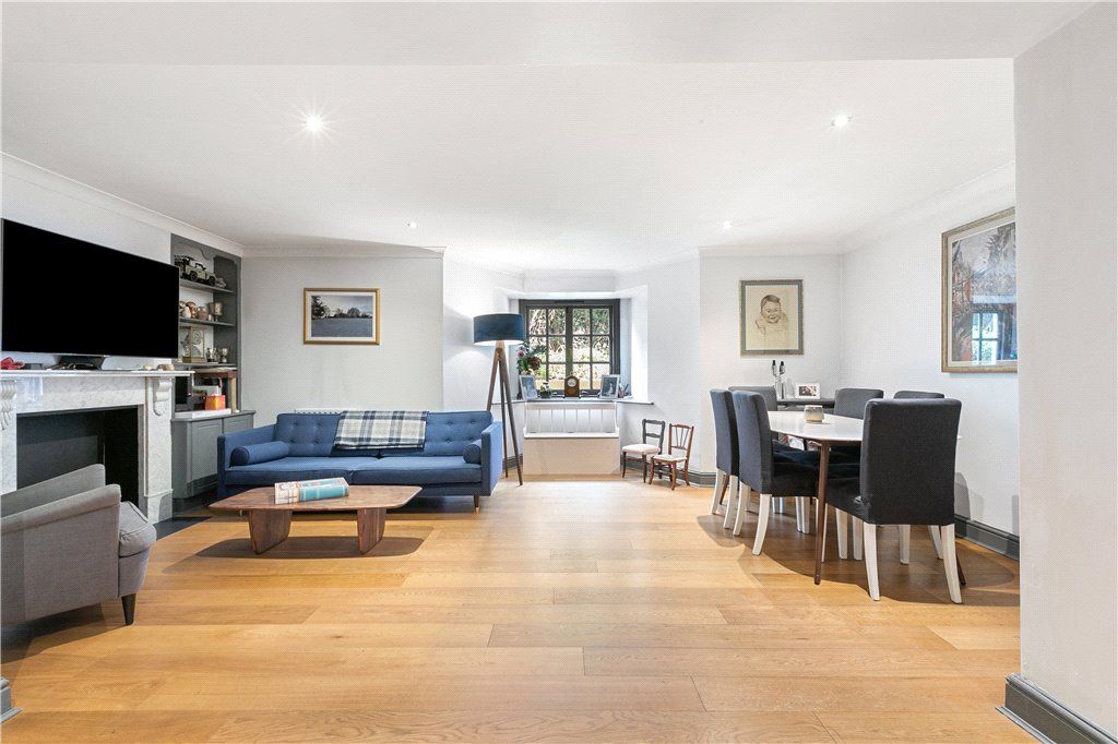 3 bed flat for sale in Coleherne Court, The Little Boltons, London SW5, £1,400,000