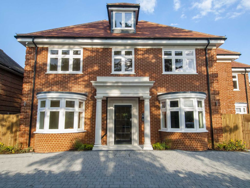 3 bed flat for sale in Bradmore House, Brookmans Park, Hertfordshire AL9, £950,000