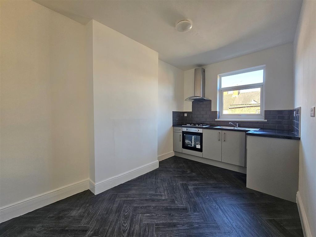 5 bed terraced house for sale in Avon Street, Leicester LE2, £495,000