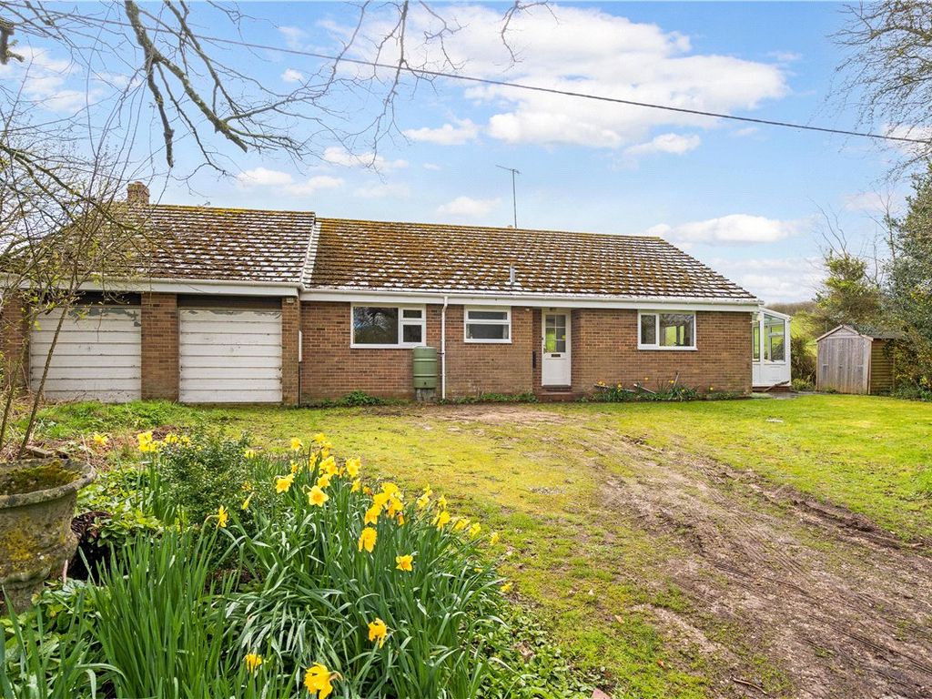 4 bed bungalow for sale in Lockeridge, Marlborough, Wiltshire SN8, £595,000