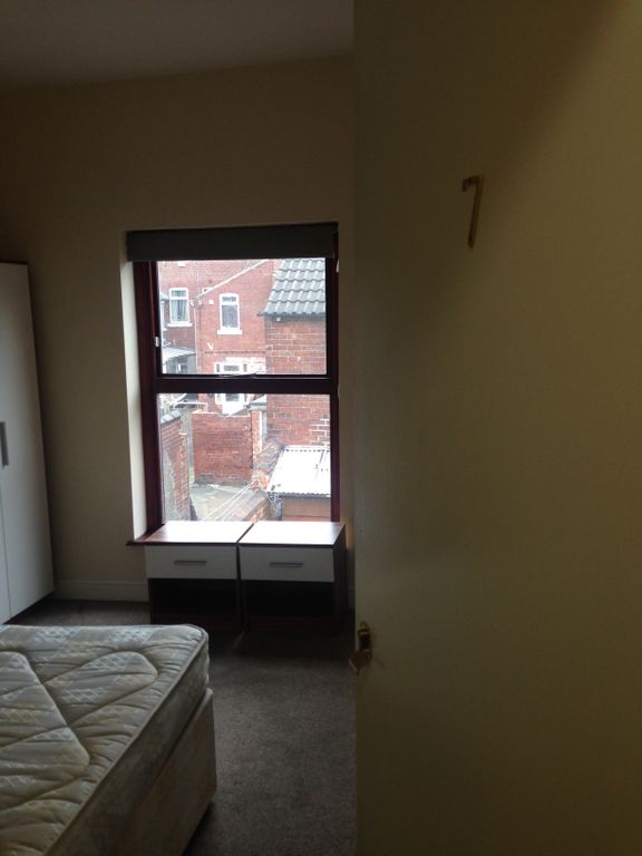 Room to rent in Somerset Road, Hyde Park, Doncaster DN1, £368 pcm