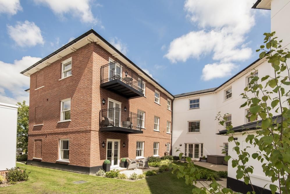 2 bed flat for sale in East Borough, Wimborne BH21, £385,000