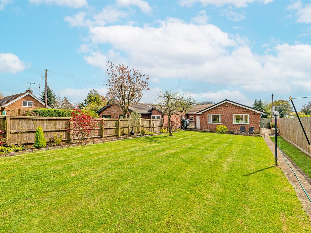 3 bed bungalow for sale in Manley Common, Frodsham WA6, £420,000