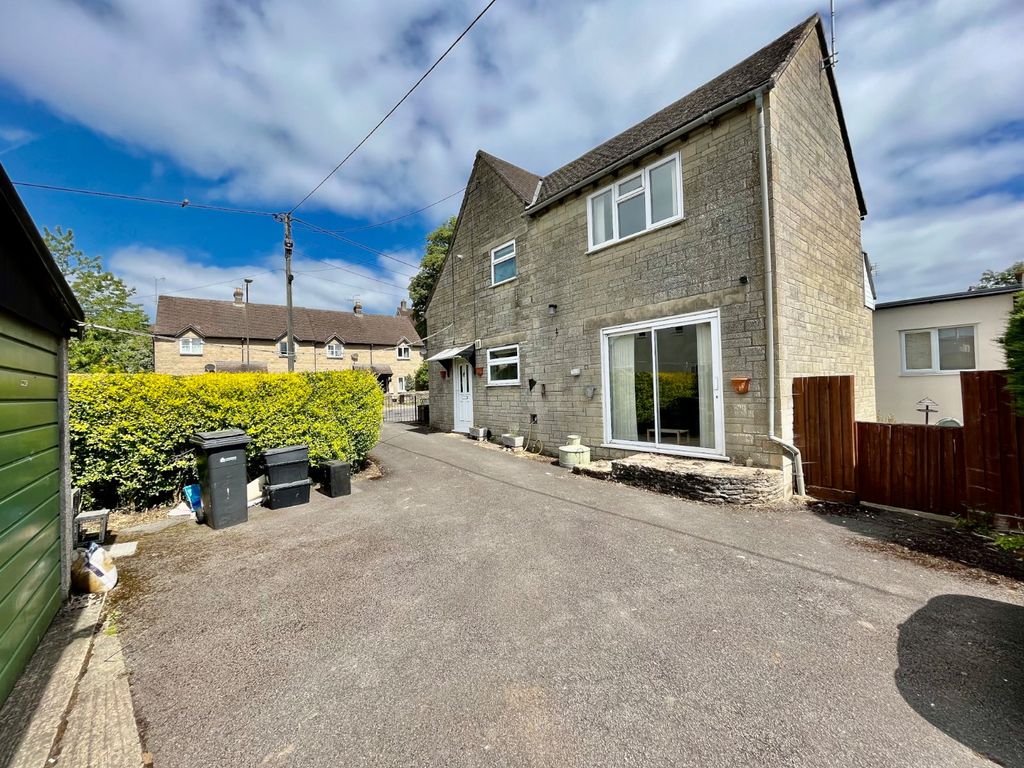 3 bed end terrace house for sale in London Road, Tetbury, Gloucestershire GL8, £400,000