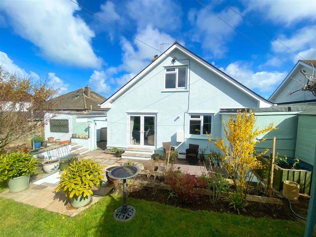 5 bed detached house for sale in Hayle TR27, £525,000