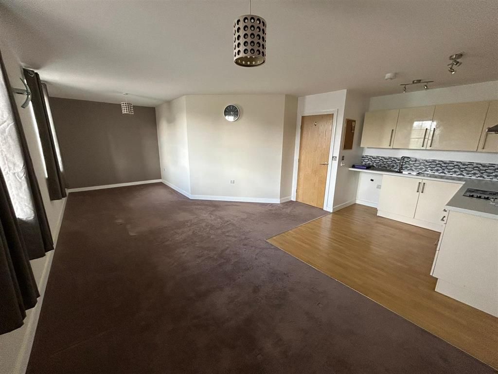 2 bed flat to rent in Station Road, Yaxham, Dereham NR19, £850 pcm
