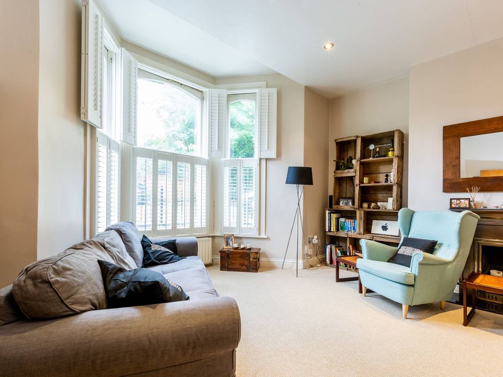 2 bed flat for sale in Jasper Road, Crystal Palace, London SE19, £325,000