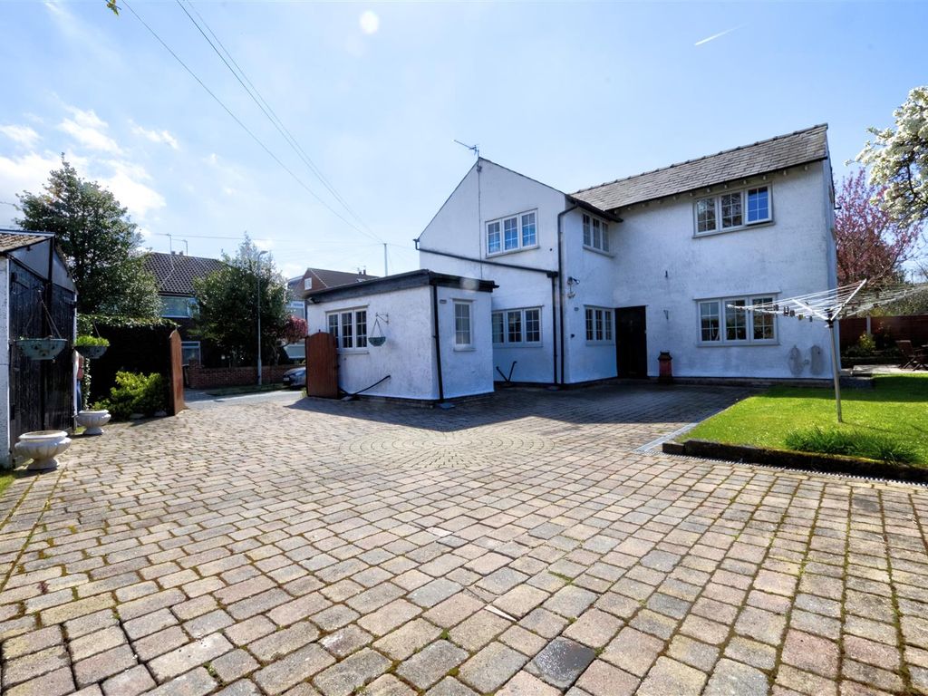 5 bed detached house for sale in Millcroft, Crosby, Liverpool L23, £450,000