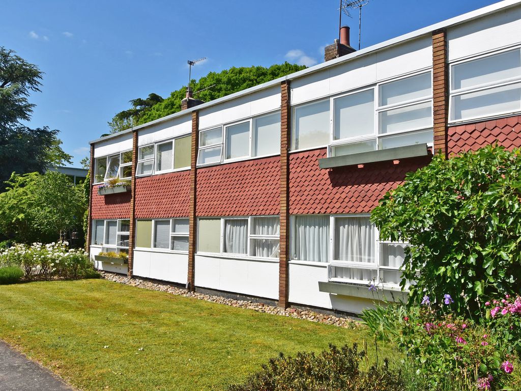 2 bed flat for sale in Parkleys, Ham, Richmond TW10, £425,000