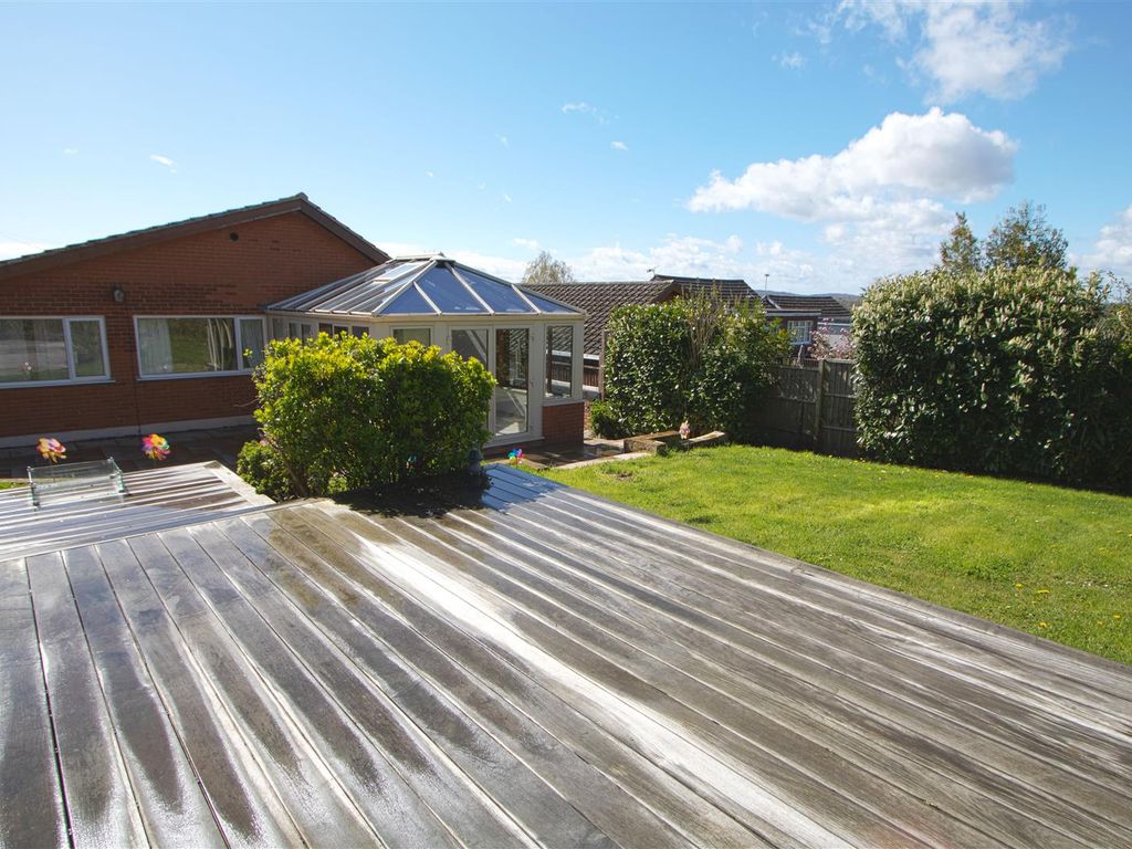 4 bed detached bungalow for sale in Crays Hill, Billericay CM11, £650,000