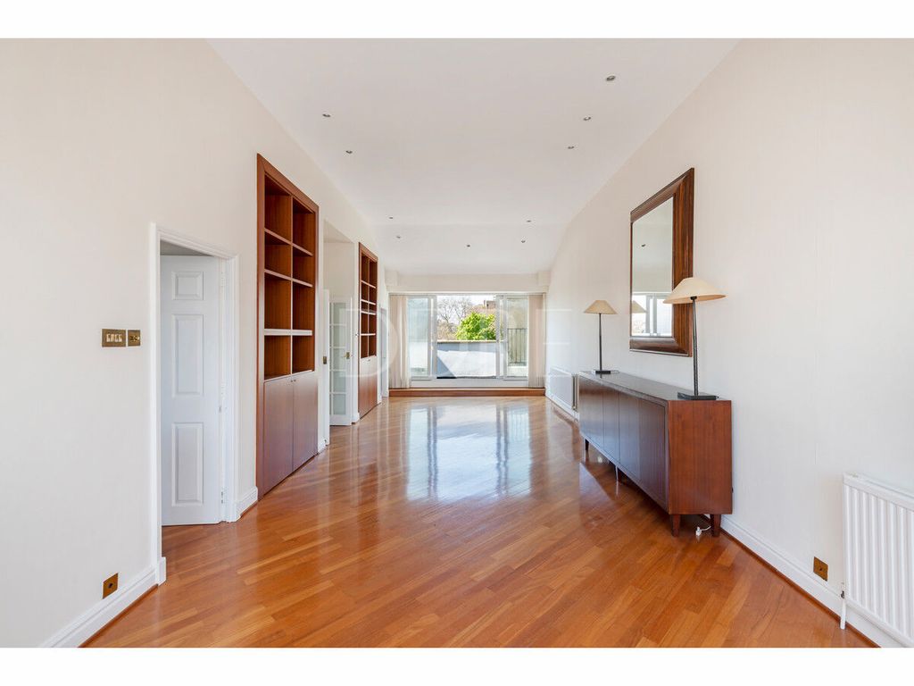 4 bed penthouse for sale in Queen's Gate, London SW7, £2,800,000