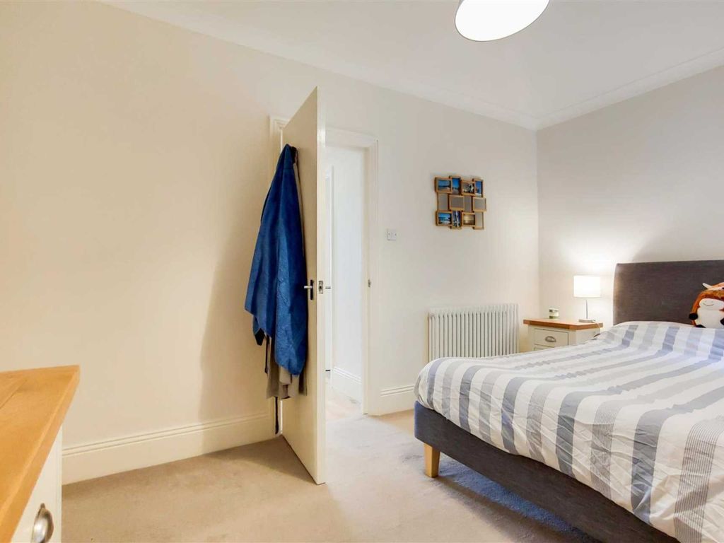 1 bed flat for sale in Milton Avenue, Highgate N6, £400,000
