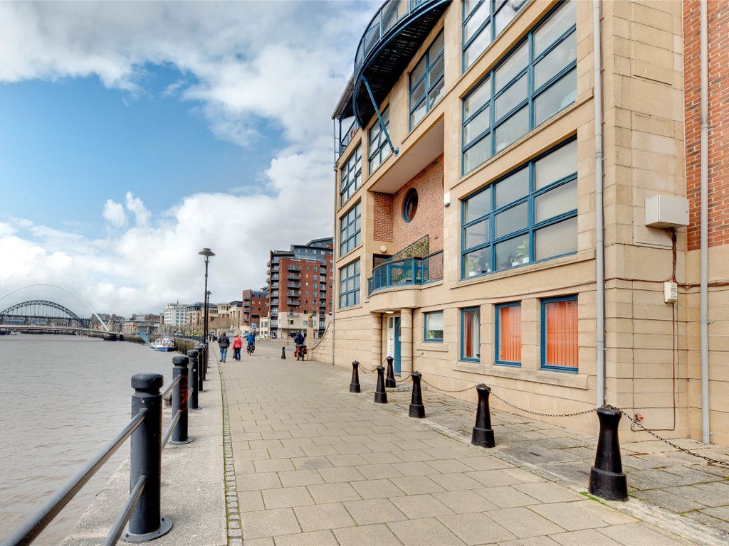2 bed flat for sale in Mariners Wharf, City Centre, Newcastle Upon Tyne NE1, £225,000