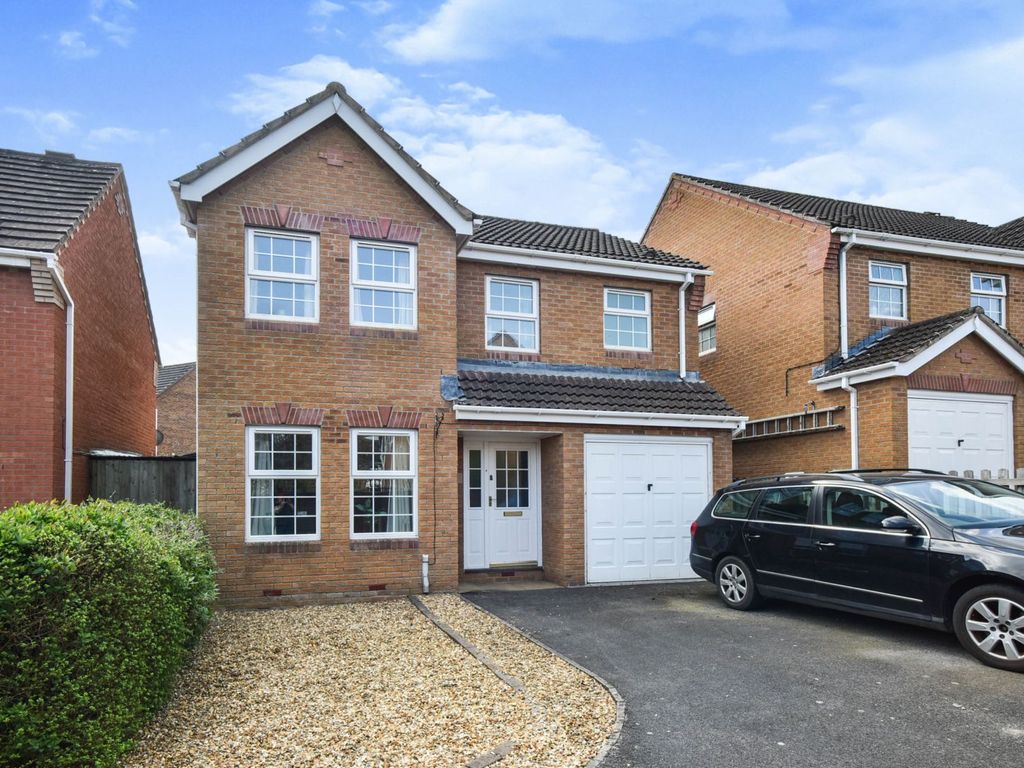 4 bed detached house for sale in Fynamore Gardens, Calne SN11, £400,000