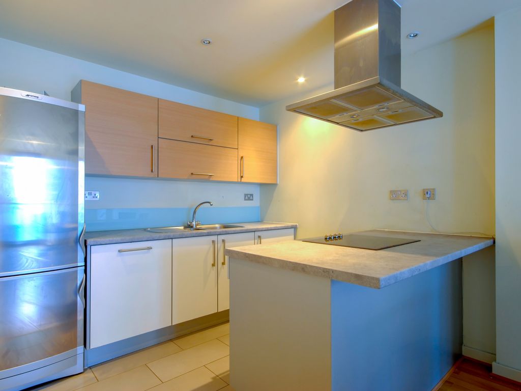 1 bed flat for sale in Icona Point, Stratford E15, £350,000